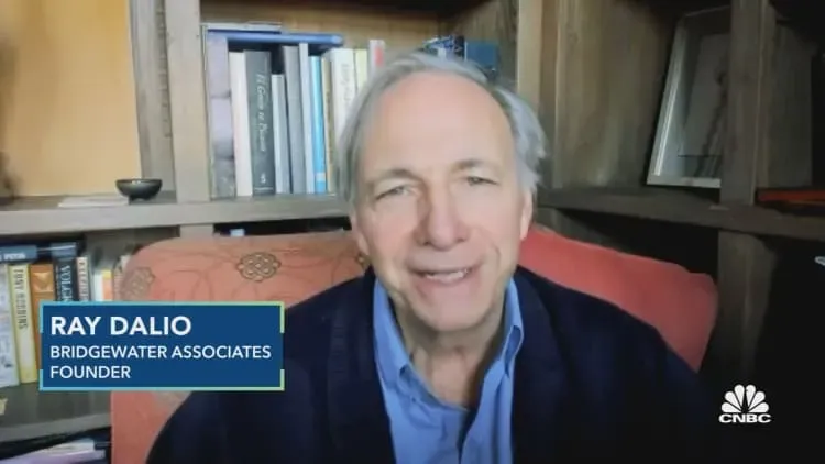 Ray Dalio advierte sobre la burbuja de la inteligencia artificial: "Esto se parece a 1999"